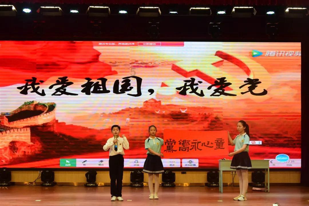 他6岁残疾无父无母,坚持16年做慈善捐款百万,网友:跪着的巨人